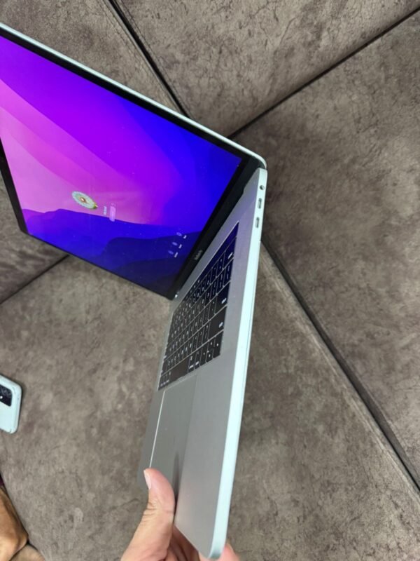 Apple MacBook Pro A1707 - Image 3