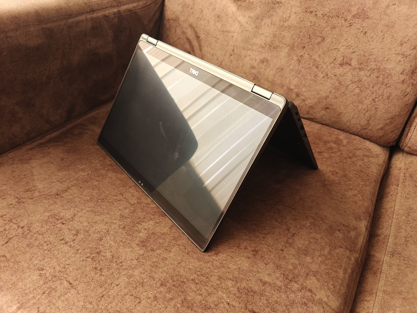 Dell Latitude 7390 2-in-1 Touch Laptop - Image 4